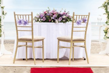 How to Have a Beautiful Beach Wedding on a Budget?