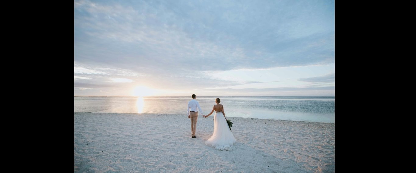 How to Have a Beautiful Beach Wedding on a Budget?